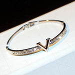 Exquisite Letter V Word Lady Inlaid Zircon Crystal Gold Color Bangle Bracelet Trendy Fashion Luxury Jewelry